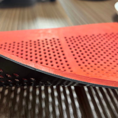 8mm 防塞ゴムスクリーンマット 乾燥湿スクリーニング用の長方形穴